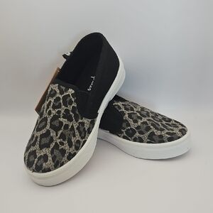 Oomphies Leopard Print Slip-On Sneakers